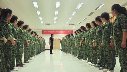 市九中及驛城區(qū)裝備中心開展暑期拓展訓(xùn)練